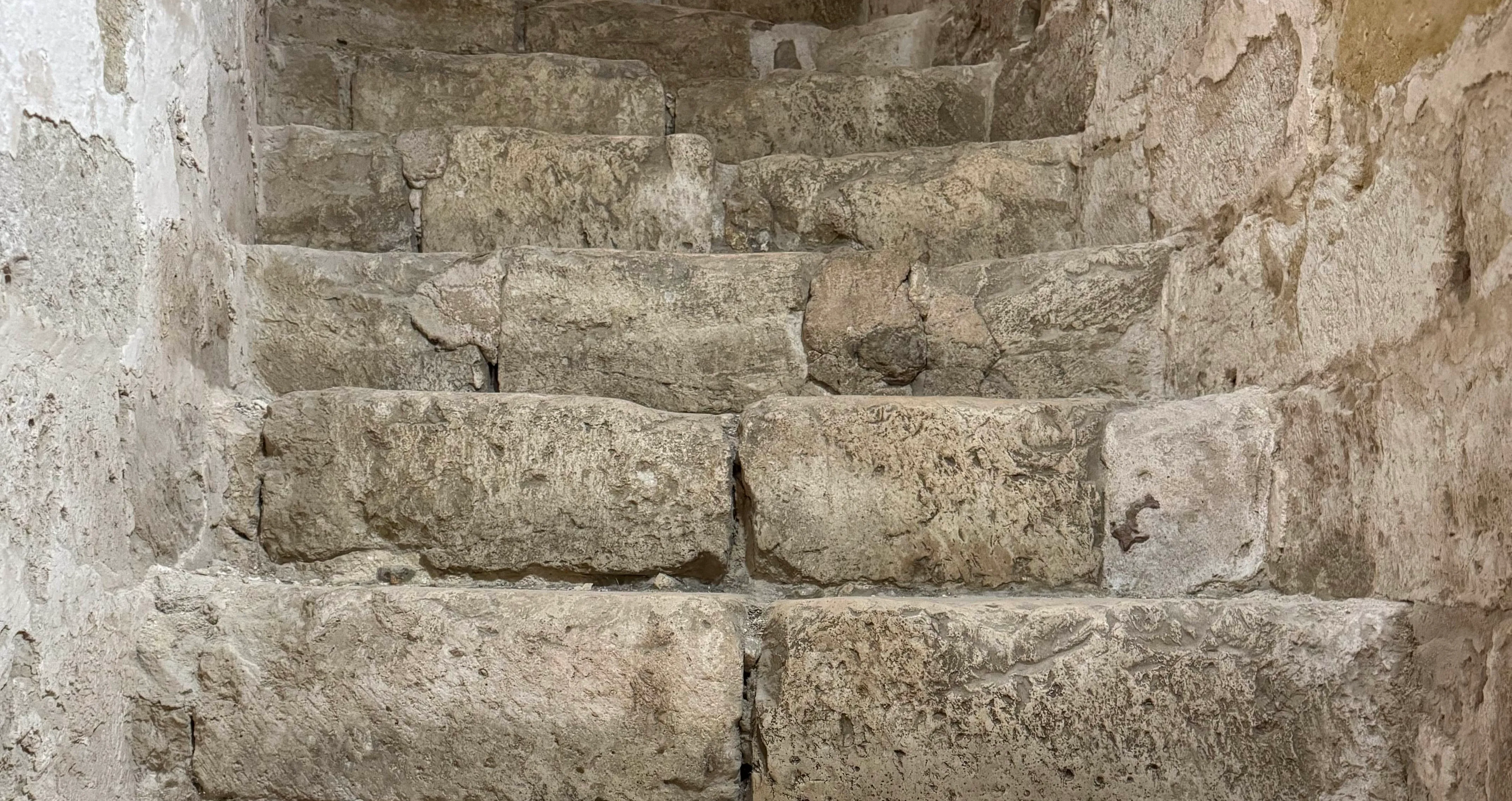 Dourdan château stairs