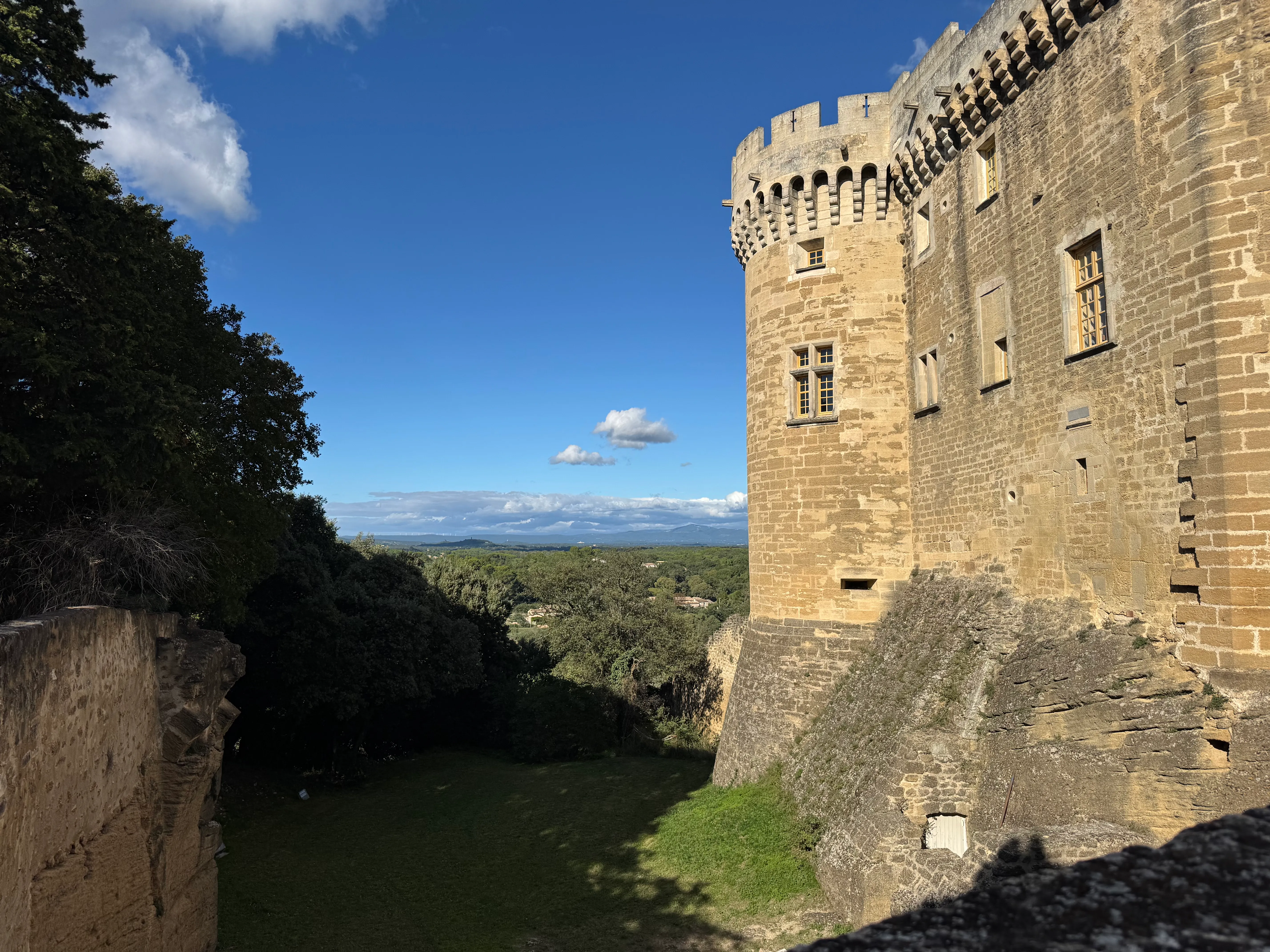 the château at Suze-la-Rousse with a view of the countryside